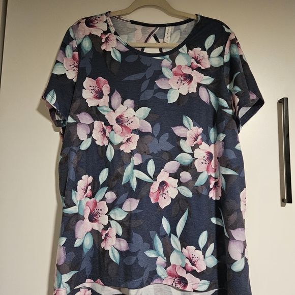 Ideology Floral Short Sleeve Top in Navy and Pink - Picture 1 of 5